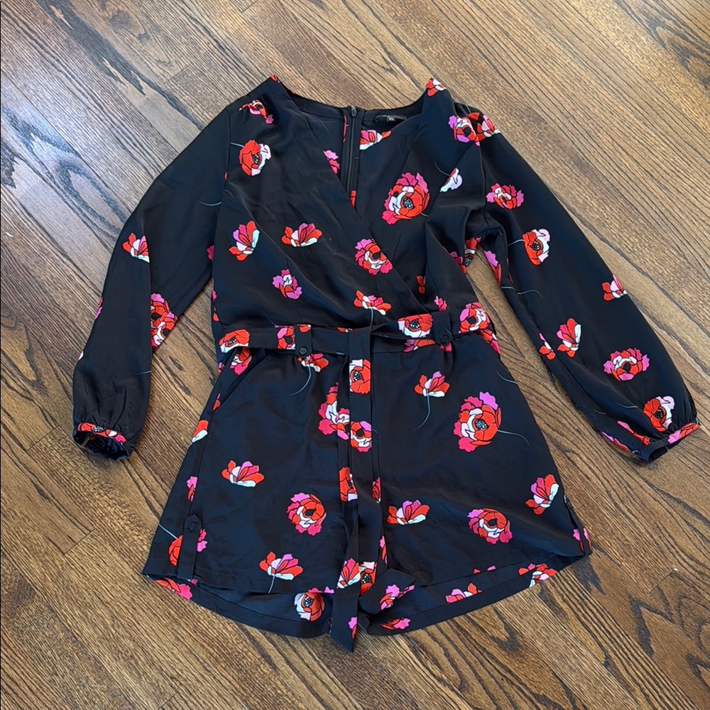 B7 Dalia Women’s 8 Black and Red Floral Long Sleeve Romper